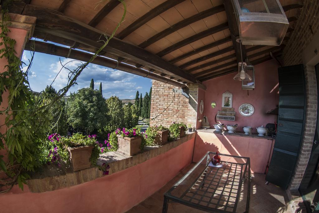 Agriturismo Sant'Alfredo 몬테로니다르비아 외부 사진