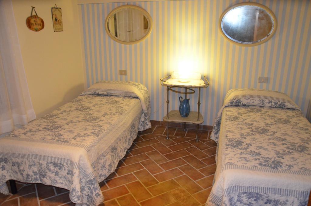 Agriturismo Sant'Alfredo 몬테로니다르비아 외부 사진